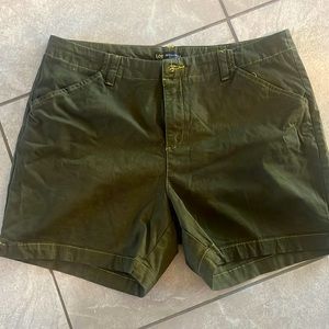 Women’s shorts Lee mid rise regular fit sz 14 olive green